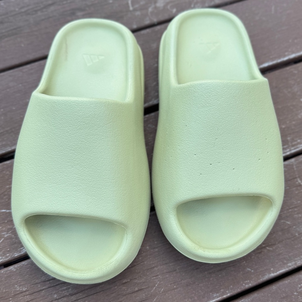 Yeezy Slide by Adidas “Originals” in Resin Size 5 (38) Original Box included.